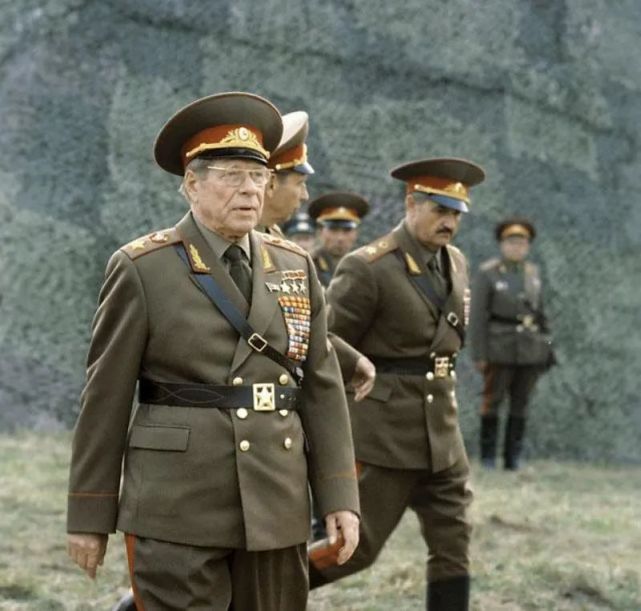 是海军司令员谢尔盖·格奥尔基耶维奇·戈尔什科夫与"航母杀手"