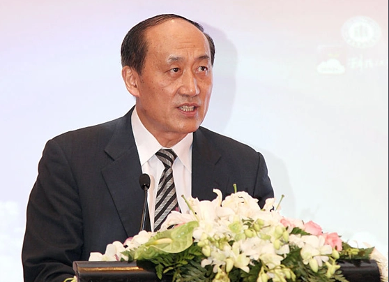 他是原农业部副部长,长子是博士生导师,次女是第四任女副总理