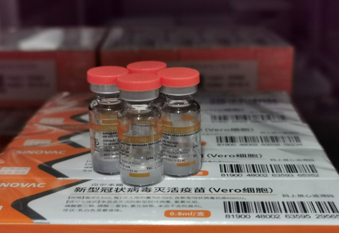 新冠病毒灭活疫苗要接种2剂,2剂之间的接种间隔建议≥3周,第2剂在8周