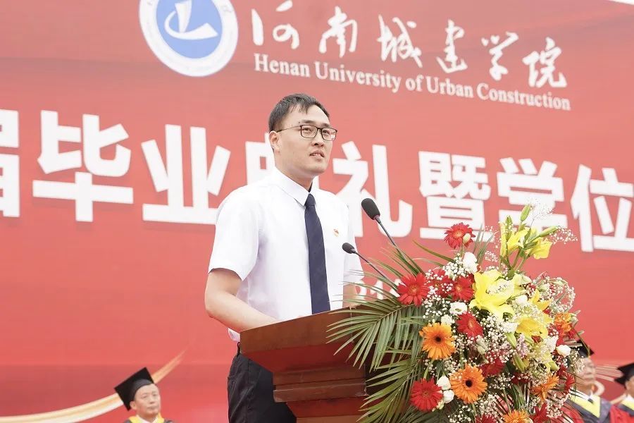 教师代表发言—电气与控制工程学院 梁成武