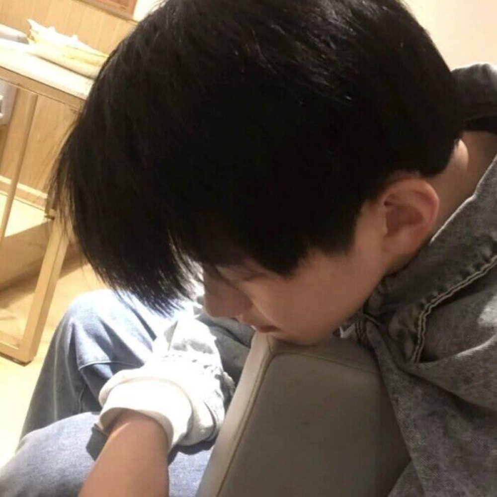 超帅气小哥哥 不露脸男生真人头像100张