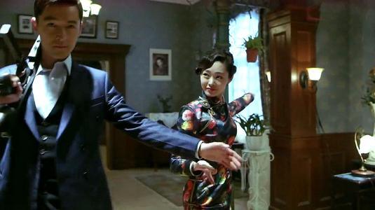伪装者婚纱照_伪装者胡歌宋轶婚纱照(2)