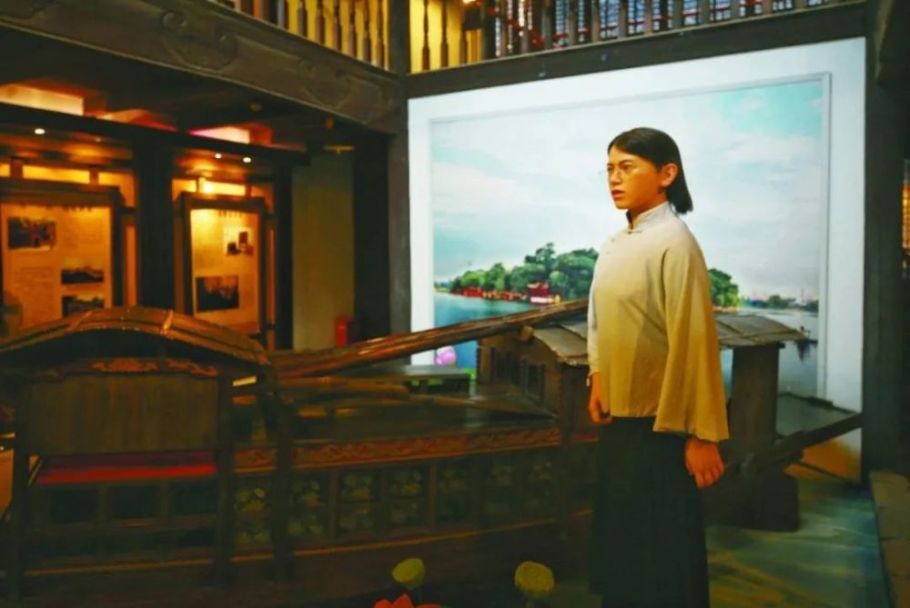 代表李达的夫人,也是此前安排会场,筹措代表住处的"会务总管"王会悟