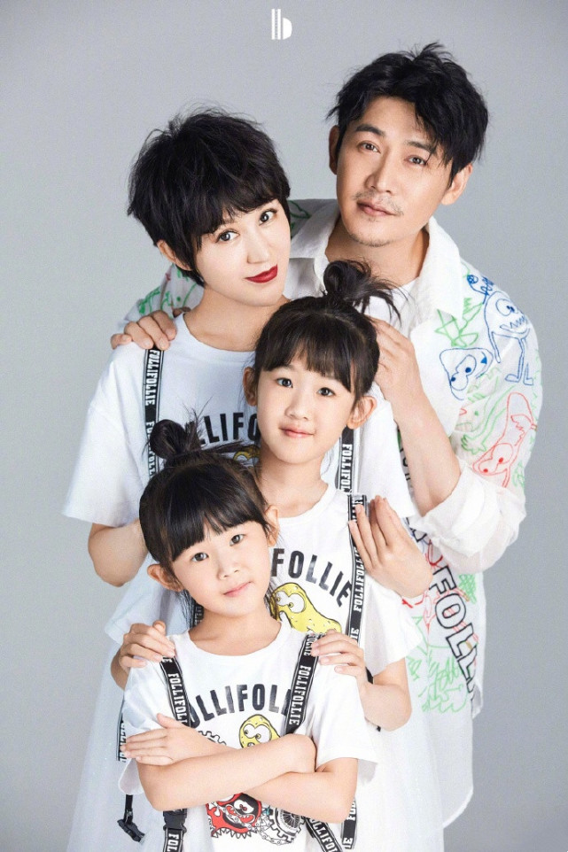 田亮一家四口有纪律,连穿亲子装都整整齐齐,不愧是