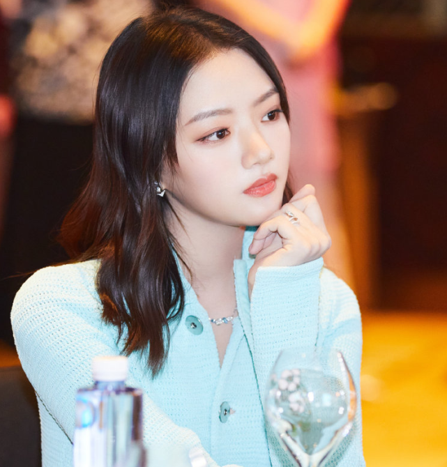 白玉兰奖年纪最小的女星,搭档肖战不说,站影后的身边也丝毫不输