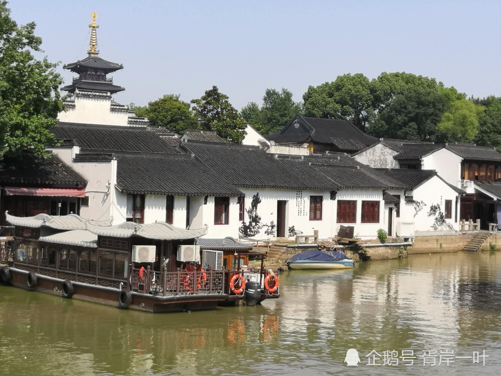 苏州古运河边的枫桥景区