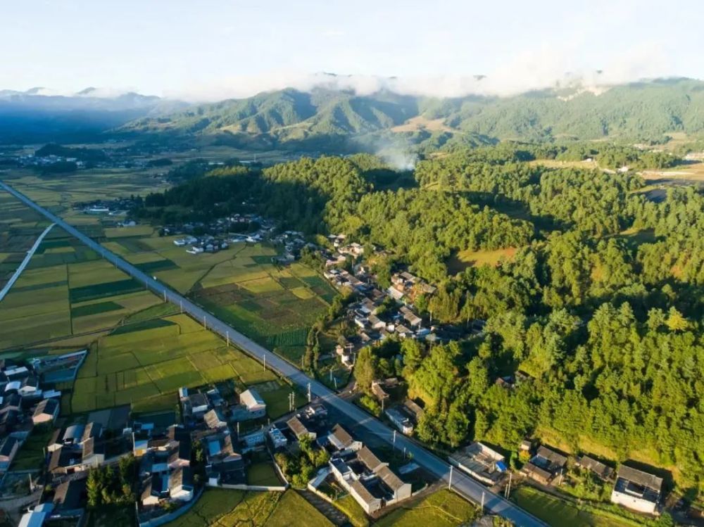 明光边韵 明光镇位于腾冲市北部边陲,东邻界头镇,南邻固东镇,西邻滇滩