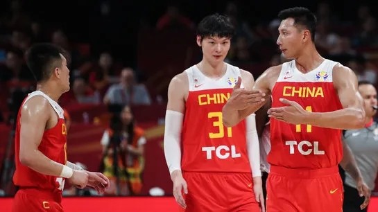 湖人将小加索尔交易到灰熊,换来王哲林的签约权,小加回到西班牙结束
