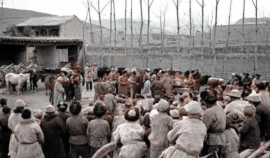 青海老照片:1951年土改中的海东民和县,公审不法地主恶霸