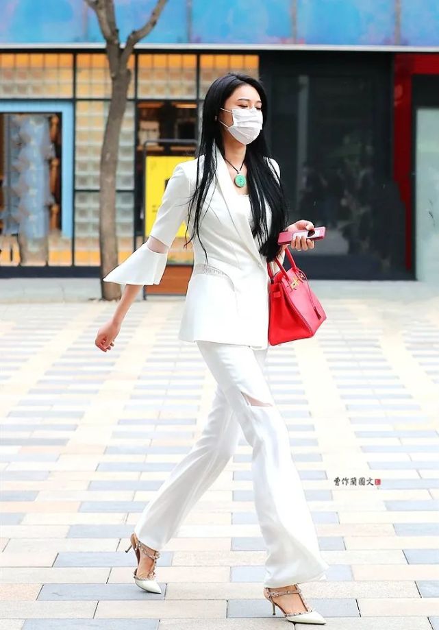 街拍:高跟鞋美女,穿出端庄是大美