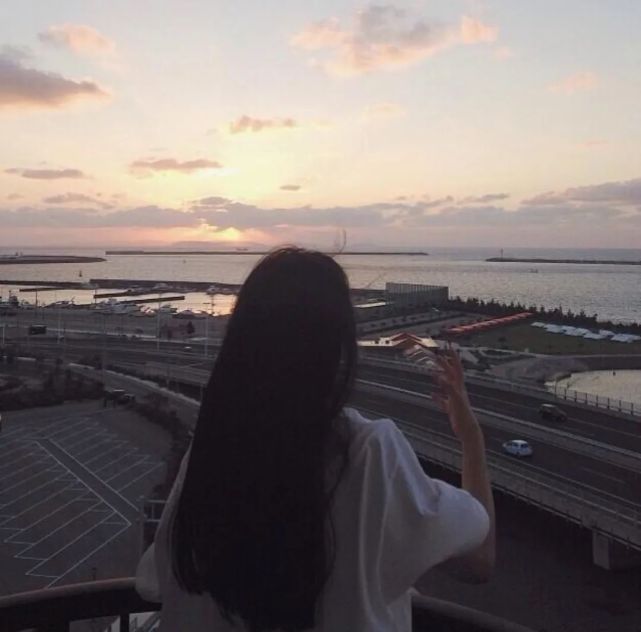 超美背影女生头像