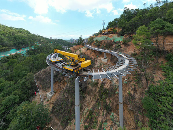 珠海板樟山山地步道钢结构合龙