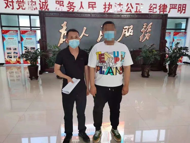 大庆2人投案自首!