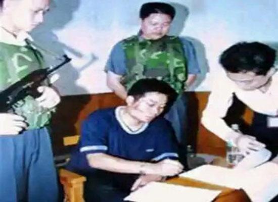 悍匪被抓时曾发了一顿牢骚,当时无人在意,10年后抓他的人落网了