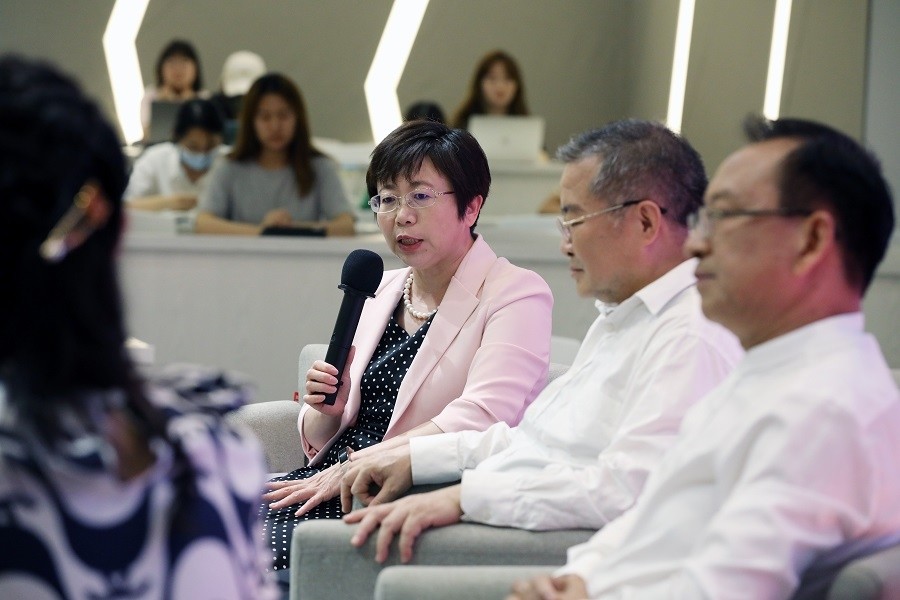 国务院法制办副主任甘藏春,对外经济贸易大学党委常委,副校长王敬波