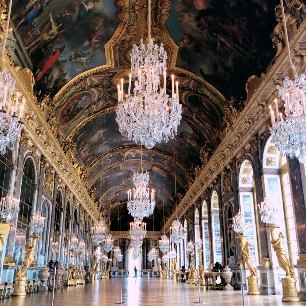 世界五大宫殿之一的凡尔赛宫,建筑雄伟壮观,浮雕精美绝伦