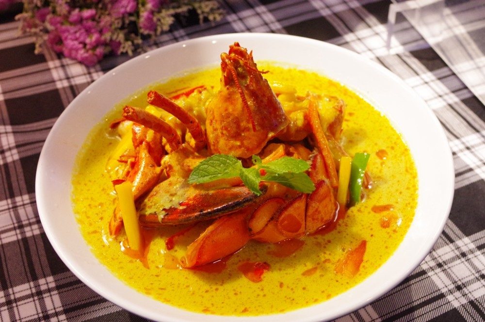 泰式咖喱龙虾:用龙虾替代咖喱蟹,同样的观感霸气,咖喱汁口味甜美绵密