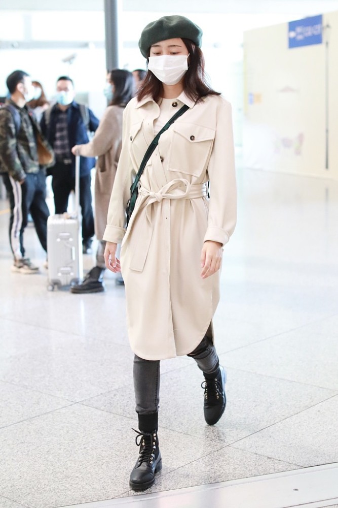 风衣墨绿_墨绿风衣搭配围巾(2)