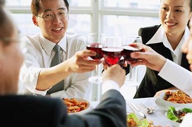 饭局应酬礼仪,记住这七个细节,避免踩坑,让自己步步高升