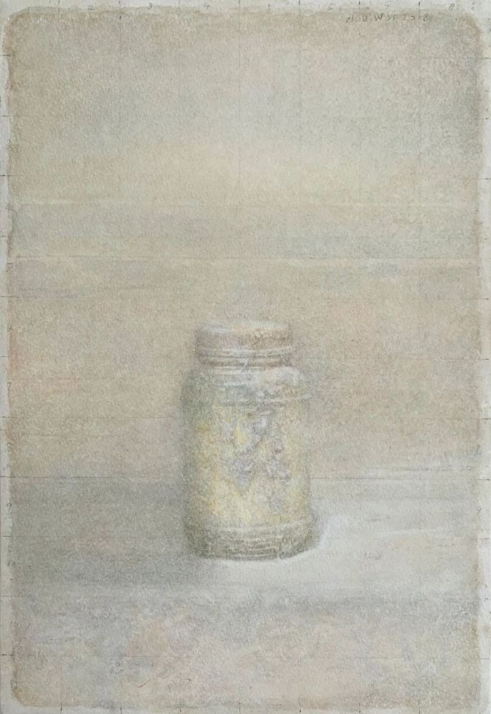侯伟《尘埃系列·黄色的瓶子》,纸本水彩,60×41cm,2018年