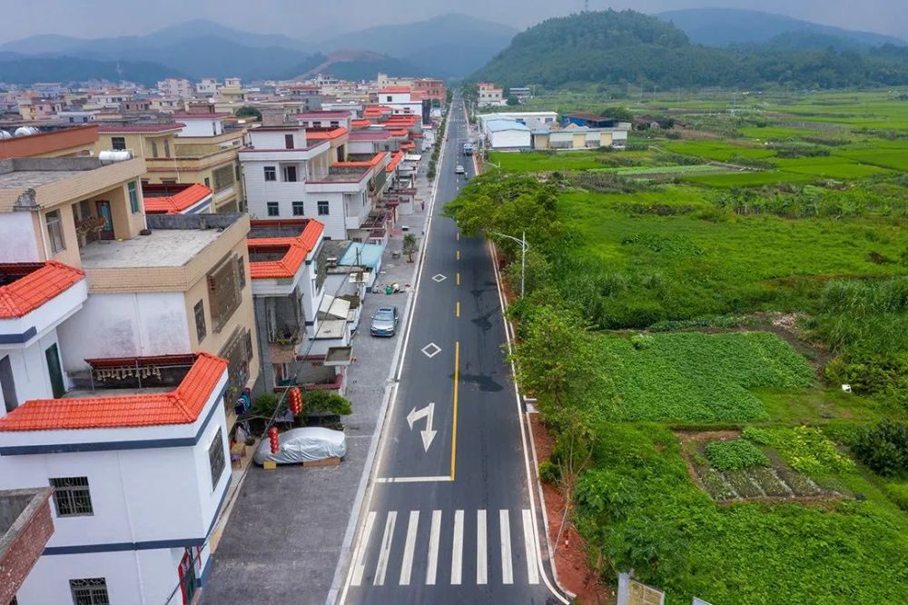 新兴县x483线位于新兴县新城镇和太平镇境内,路线呈北往南走向,途经