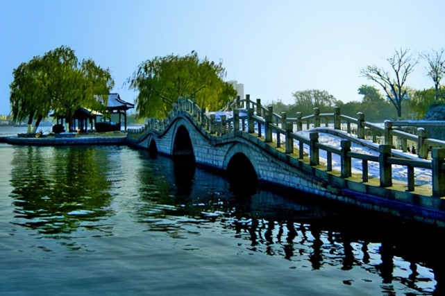山东大明湖,总面积58公顷,被称为"中国第一泉",免费