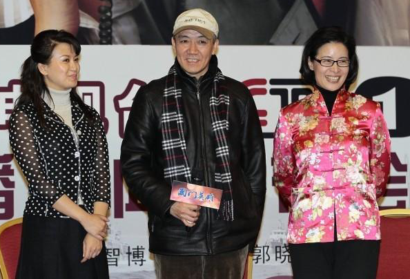 史兰芽携老公"李云龙"亮相,穿着像大家闺秀,而老公像"