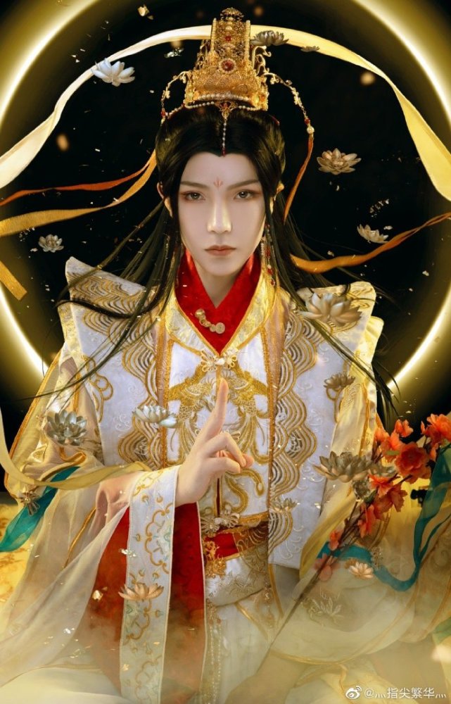 《天官赐福》中太子悦神的谢怜cosplay,绝美如画,精致华丽,每