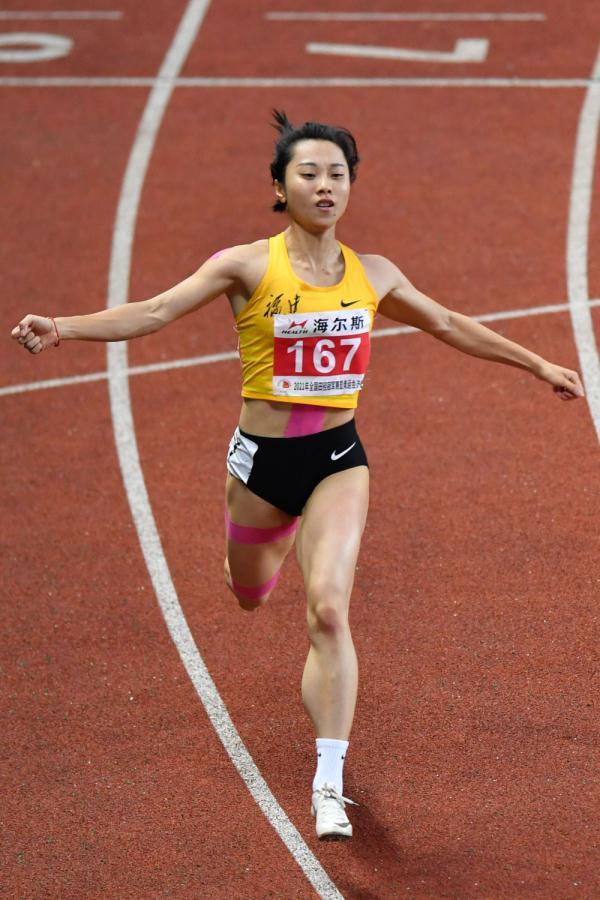 全国冠军赛:葛曼棋夺得女子100米冠军
