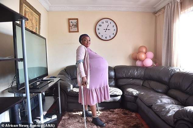南非的西索尔据称产下了十胞胎,这是怀孕时的照片.