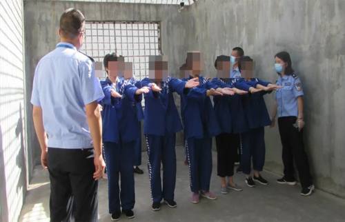 6月11日,西和县看守所组织全体民警开展"端午"节前监所安全大检查.