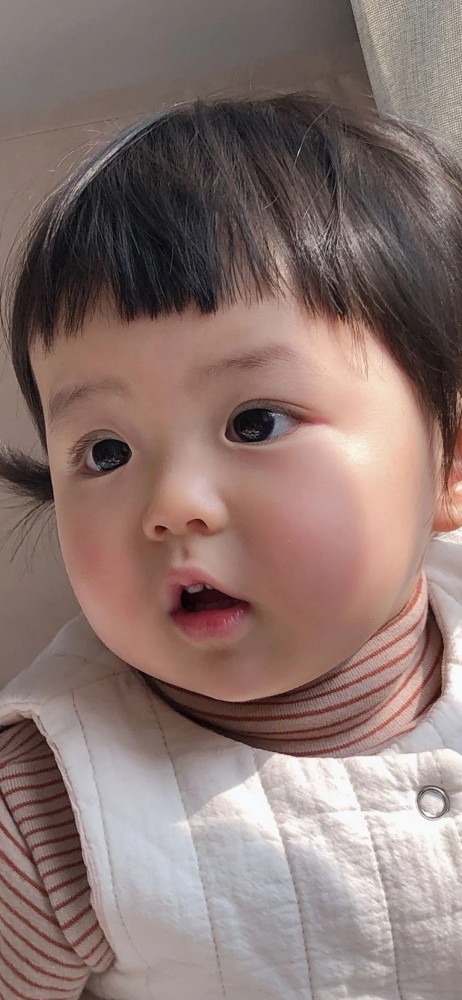 萌娃壁纸|我吃的圆圆,就是不让别人看扁