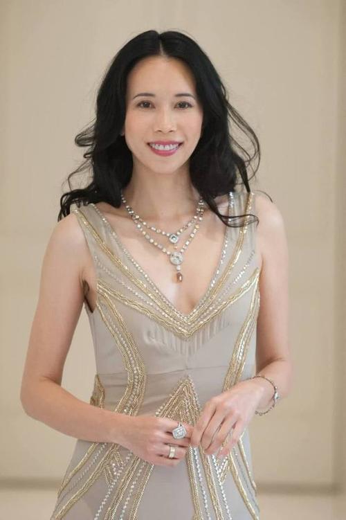 莫文蔚因穿错衣服被骂上热搜,几十年积累的好口碑一夜
