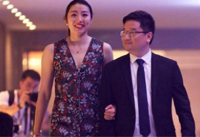中国女排马蕴雯,嫁大17岁美国富豪教练,丈夫曾与姚迪