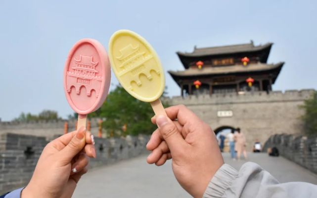 清凉一夏系列 酸奶 网红雪糕=台儿庄古城的顶级"cp!