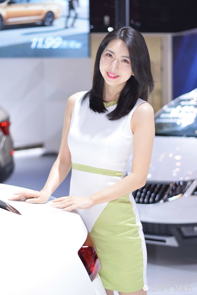 韩国美女车模迷人笑容完美身材