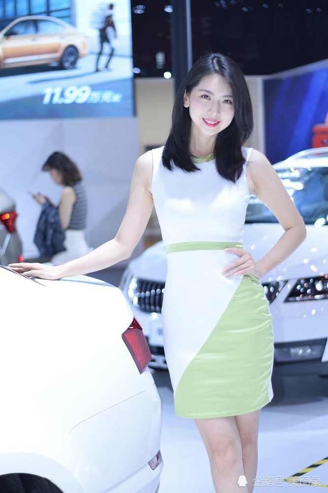 韩国美女车模迷人笑容完美身材