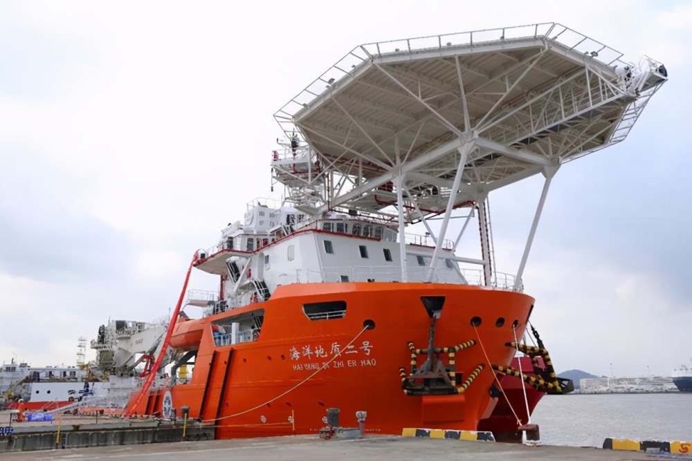 中国深度刷新世界纪录,海牛二号成功开挖海底231米,远