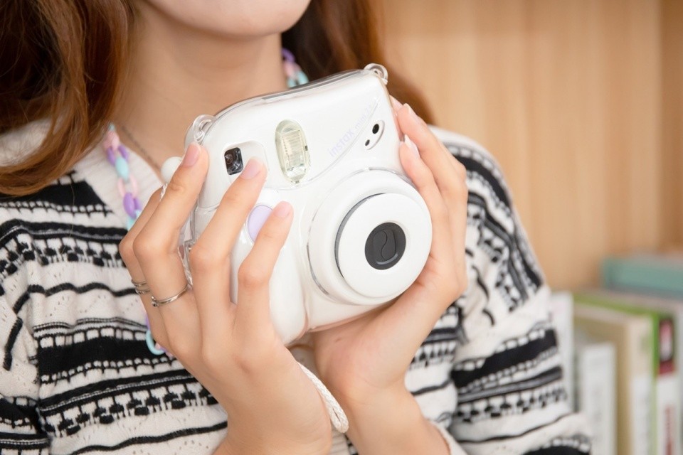 举起富士instaxmini7即刻记录精彩瞬间