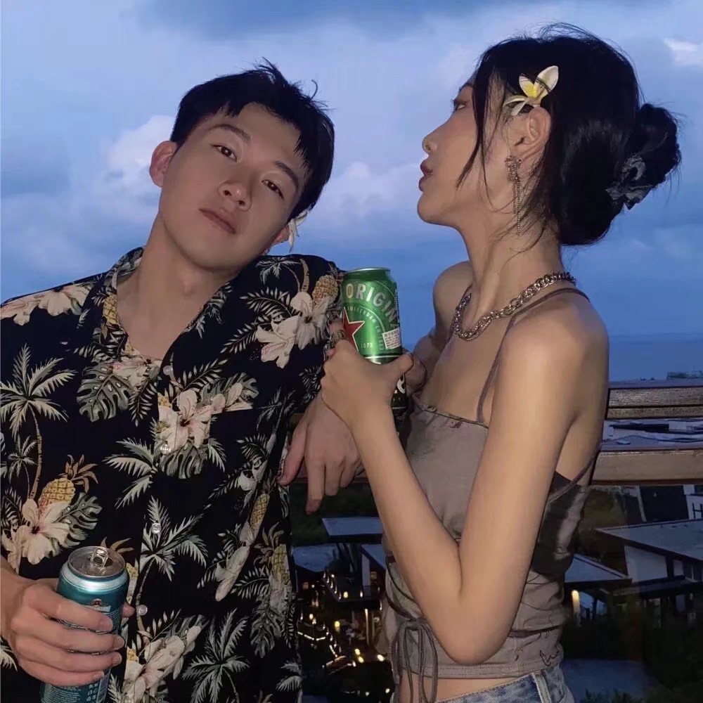 情侣发朋友圈文案头像