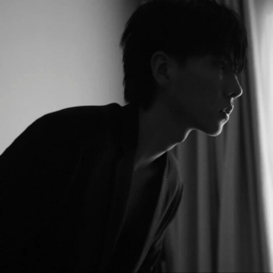 男生不露脸的真人头像ins风格_黑色系男生头像图片