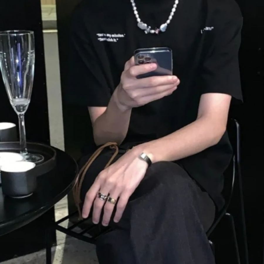 男生不露脸的真人头像ins风格_黑色系男生头像图片