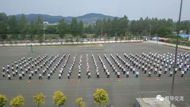岔路河中心校创建健康校园预防近视专题讲座永吉县第十中学学生大课间