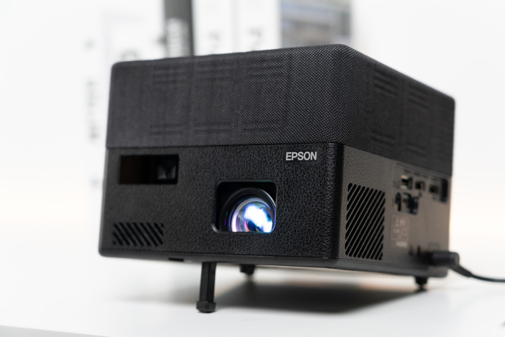 家用投影新选择!epson×腾讯极光联名投影ef-12