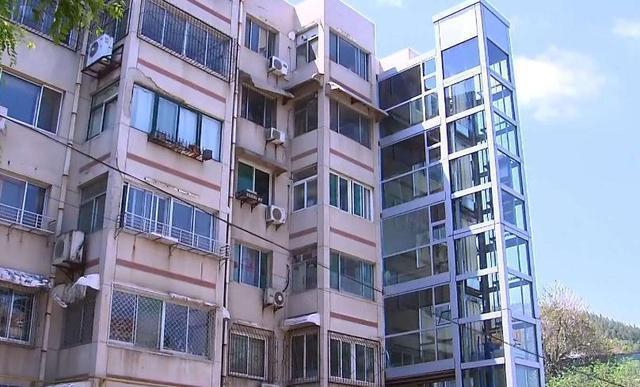 老房改造加装"共享电梯",1,2楼都不反对,6楼也同意了
