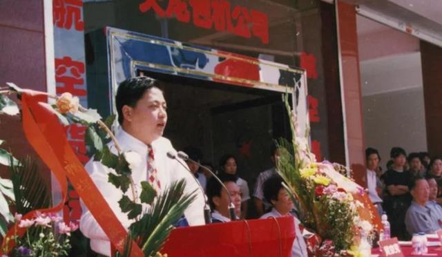 浙江王均瑶,生命换3家上市公司,38岁去世,给17岁儿子留下110亿