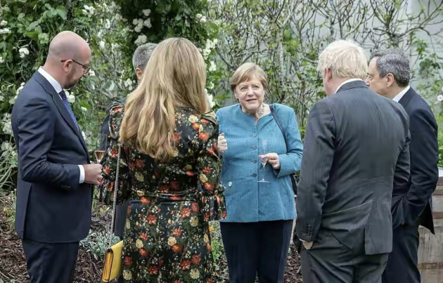 英国首相鲍里斯·约翰逊和夫人凯莉与德国总理默克尔及其他欧洲领导人