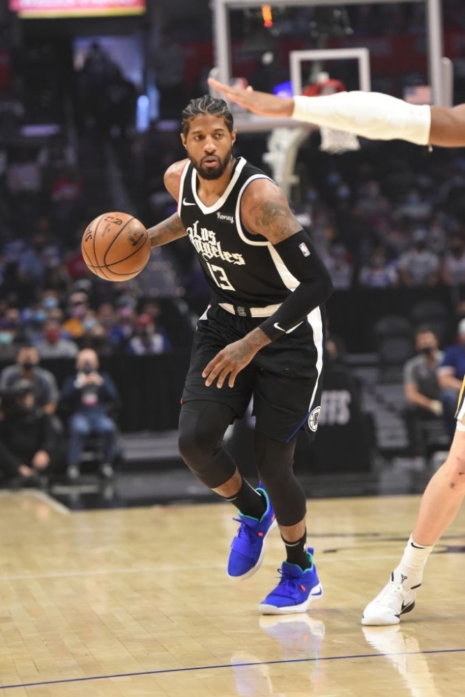 nba球员上脚:保罗·乔治上脚pg2.5,米切尔3代有点乏善