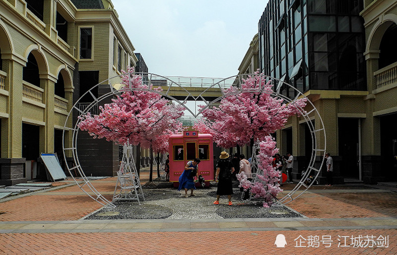 武汉市新添旅游网红打卡地—汉口北"汉口镇"仿古街区印象_腾讯新闻