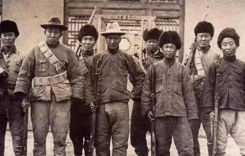 1948年东北,工人在修缮看守所时,挖出一颗头颅,此人身份不简单